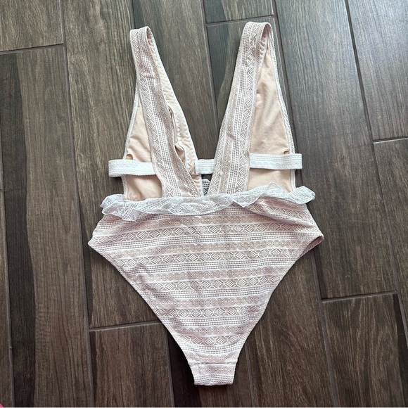 River Island Resort Peplum Plunge One Piece Swimsuit in White/Cream Sz 16 - Picture 8 of 10